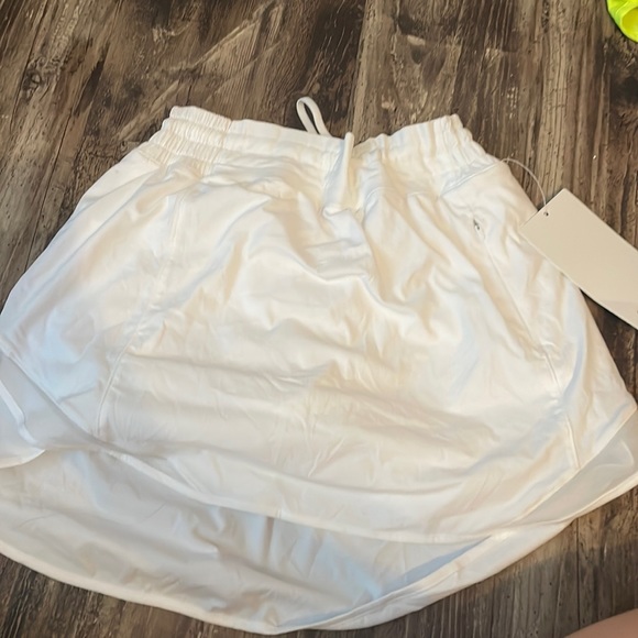 lululemon white hotty hot skirt - Picture 1 of 3